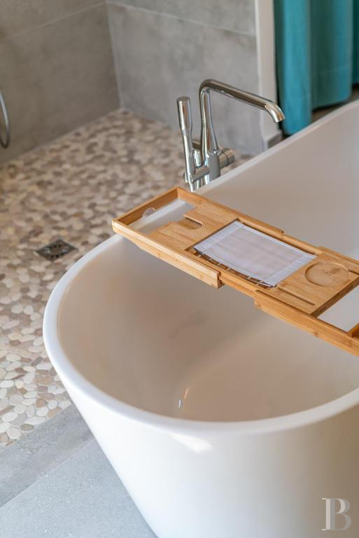 A village château dating back to the 12th century between Nîmes and Uzès in the Gard - photo  n°15