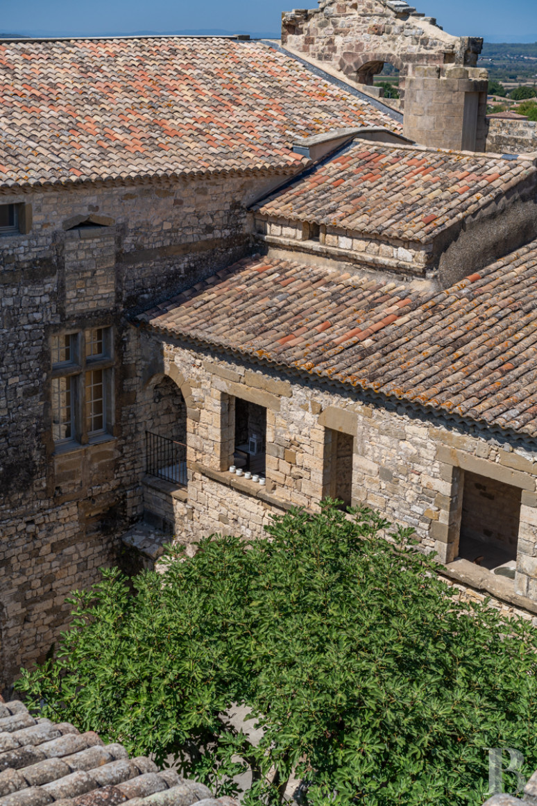 A village château dating back to the 12th century between Nîmes and Uzès in the Gard - photo  n°35