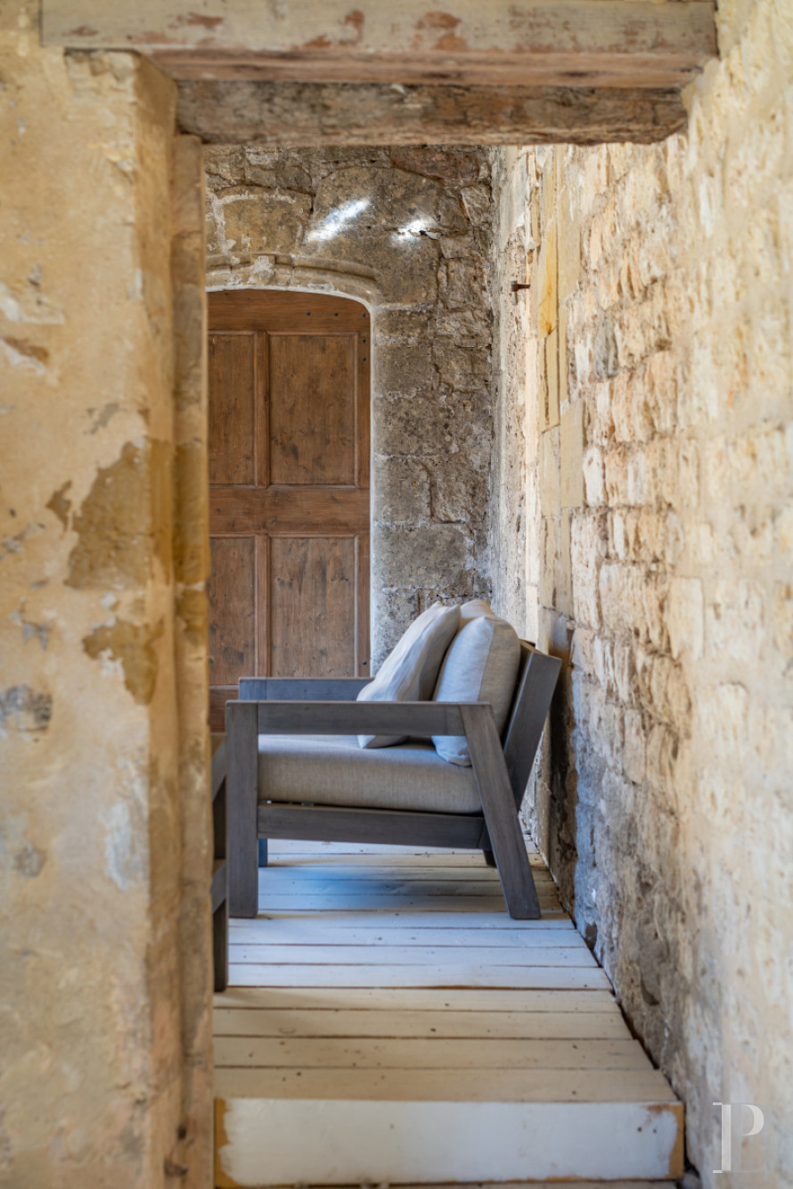 A village château dating back to the 12th century between Nîmes and Uzès in the Gard - photo  n°4