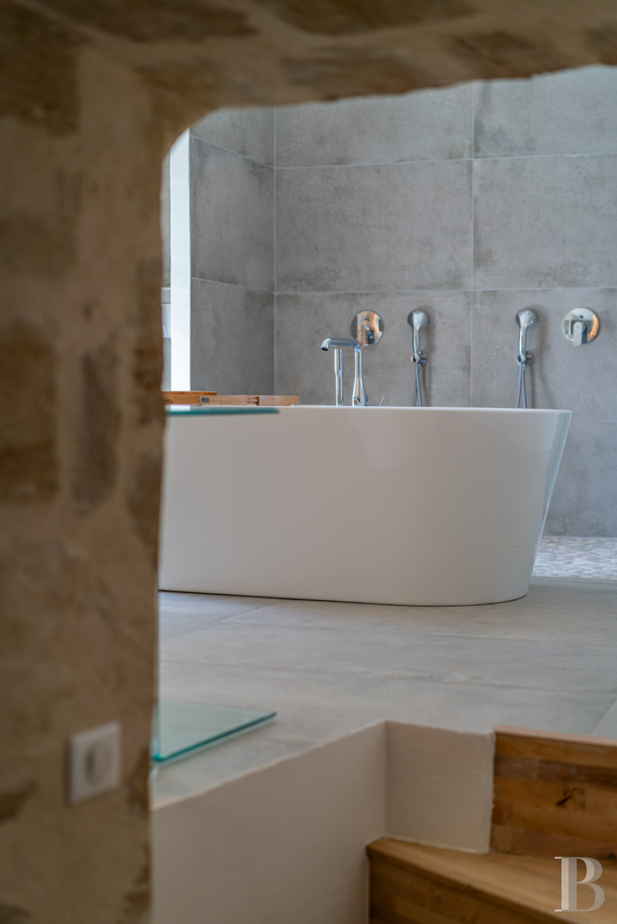 A village château dating back to the 12th century between Nîmes and Uzès in the Gard - photo  n°26