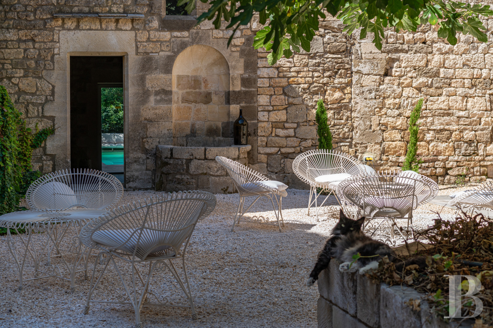 A village château dating back to the 12th century between Nîmes and Uzès in the Gard - photo  n°2