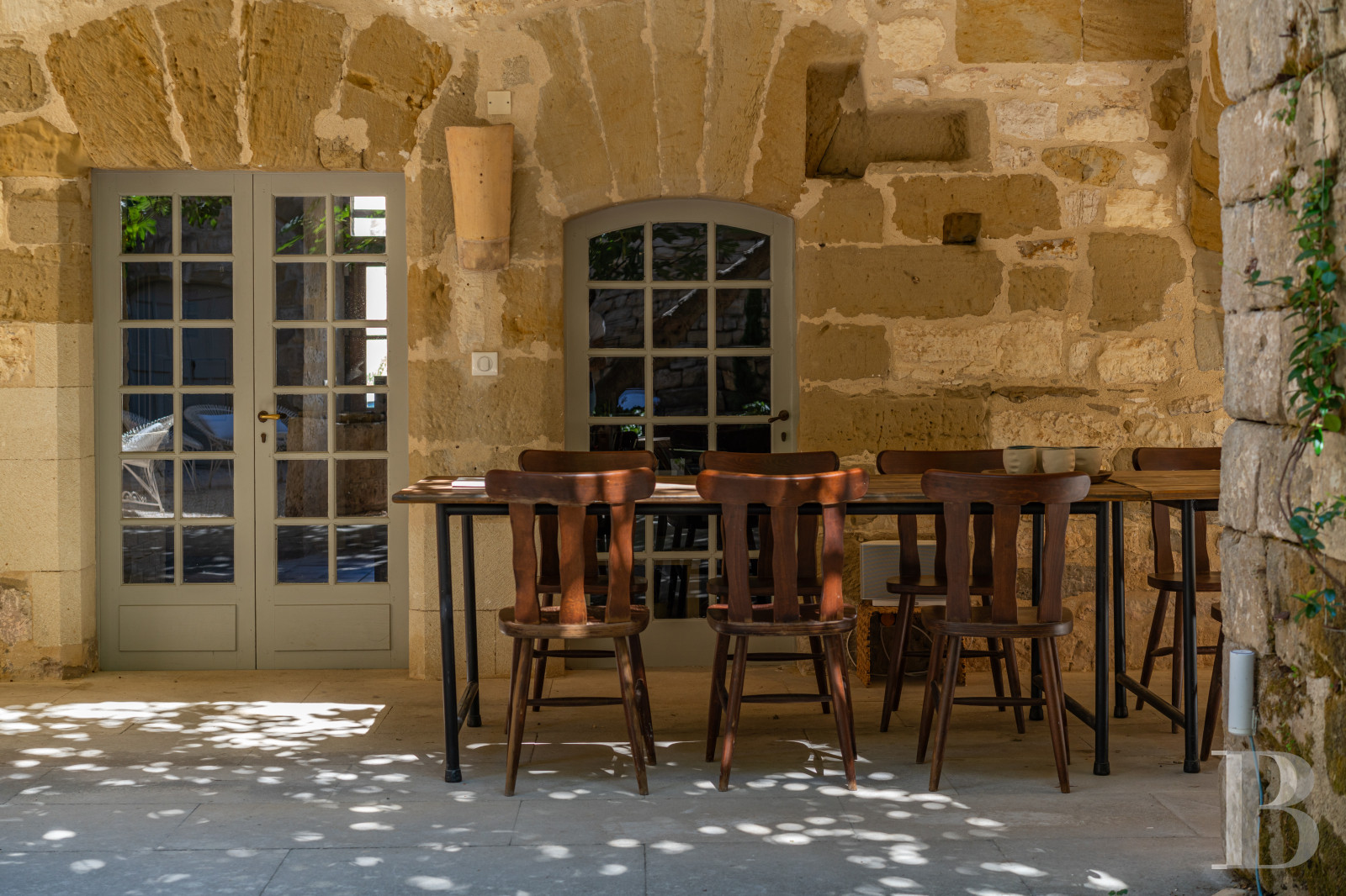 A village château dating back to the 12th century between Nîmes and Uzès in the Gard - photo  n°32