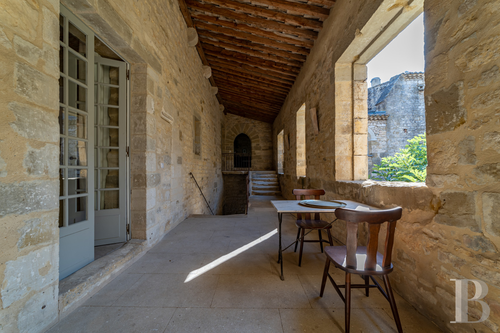 A village château dating back to the 12th century between Nîmes and Uzès in the Gard - photo  n°5