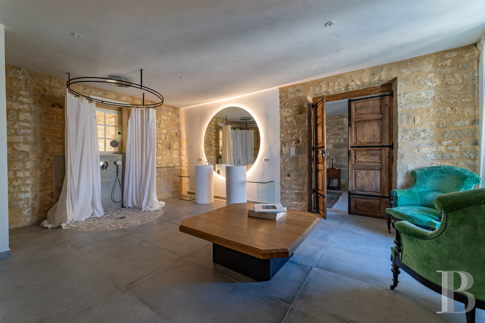 A village château dating back to the 12th century between Nîmes and Uzès in the Gard - photo  n°14