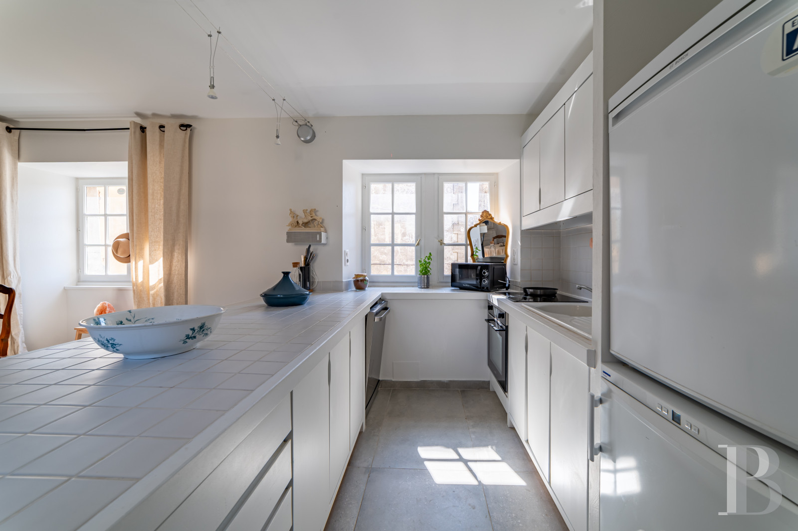 A village château dating back to the 12th century between Nîmes and Uzès in the Gard - photo  n°16