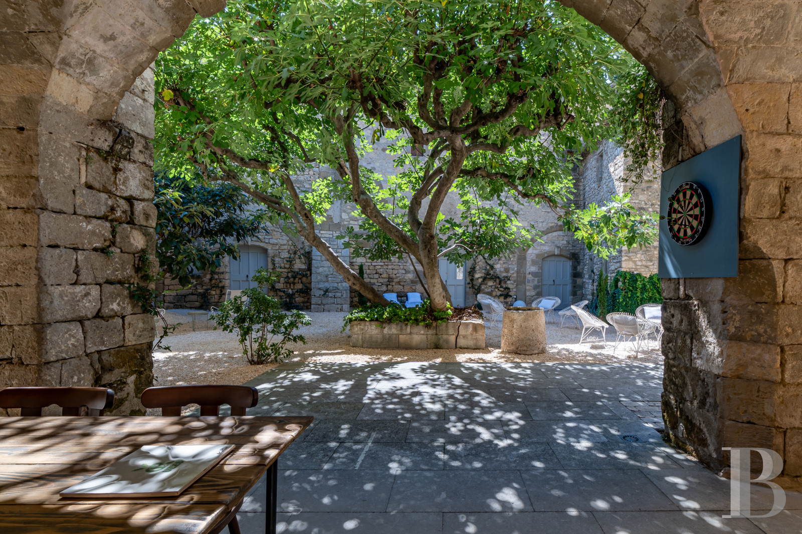 A village château dating back to the 12th century between Nîmes and Uzès in the Gard - photo  n°3