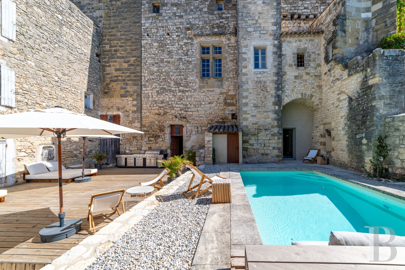 A village château dating back to the 12th century between Nîmes and Uzès in the Gard - photo  n°1