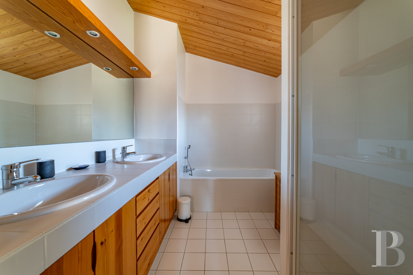 A village château dating back to the 12th century between Nîmes and Uzès in the Gard - photo  n°24