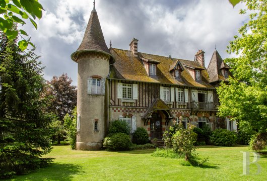 ile-de-france - 70 kilometres southeast of Paris, in the Seine-et-Marne department,  an elegant Anglo-Norman style manor and its grounds
