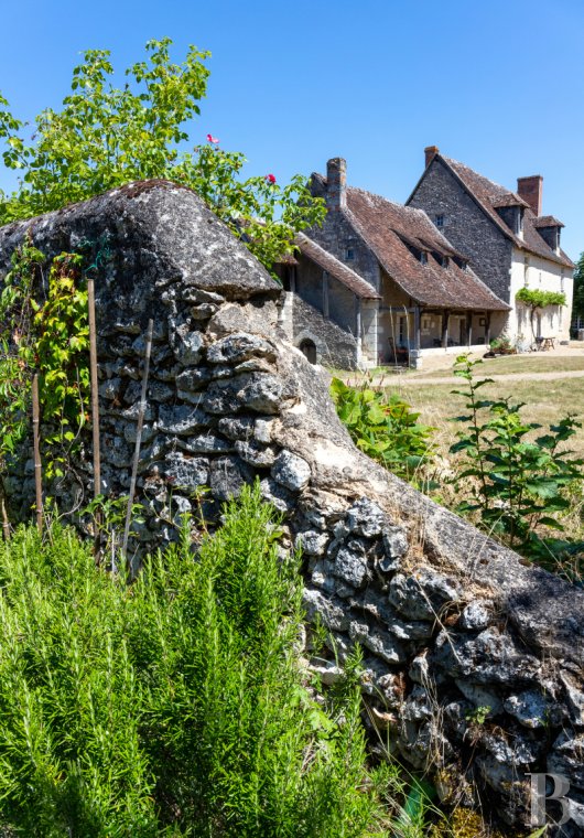 An almost entirely preserved former 12th-century priory in Azay-sur-Cher, near Tours - photo  n°7