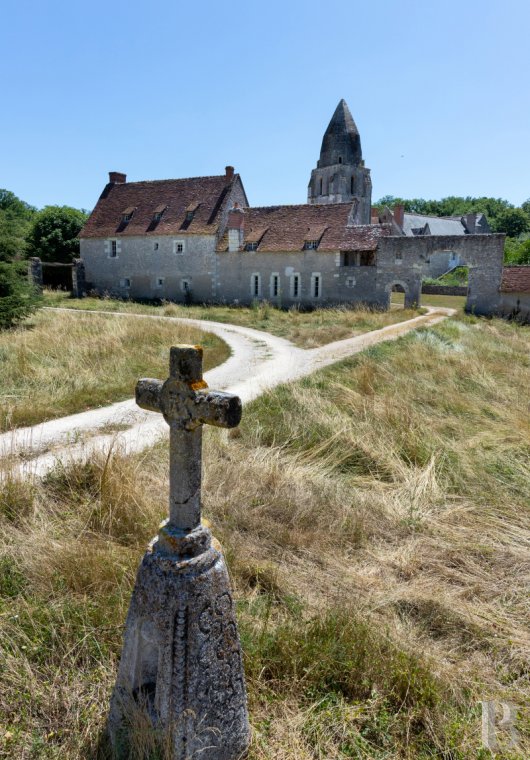 An almost entirely preserved former 12th-century priory in Azay-sur-Cher, near Tours - photo  n°40