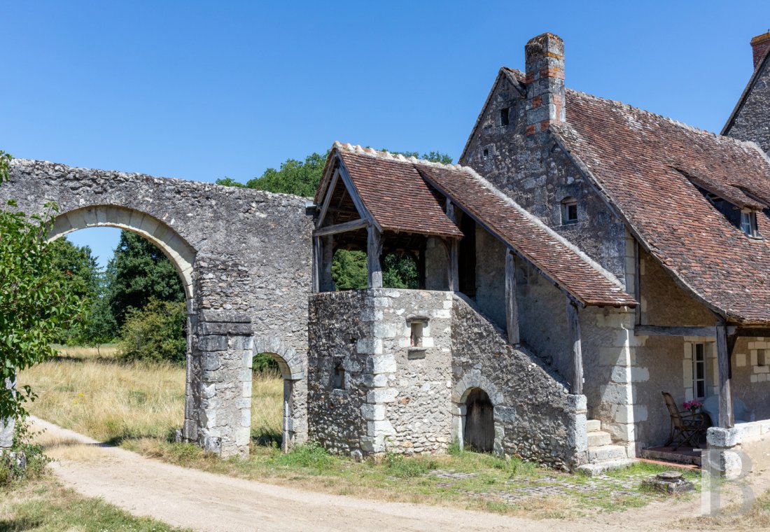 An almost entirely preserved former 12th-century priory in Azay-sur-Cher, near Tours - photo  n°5