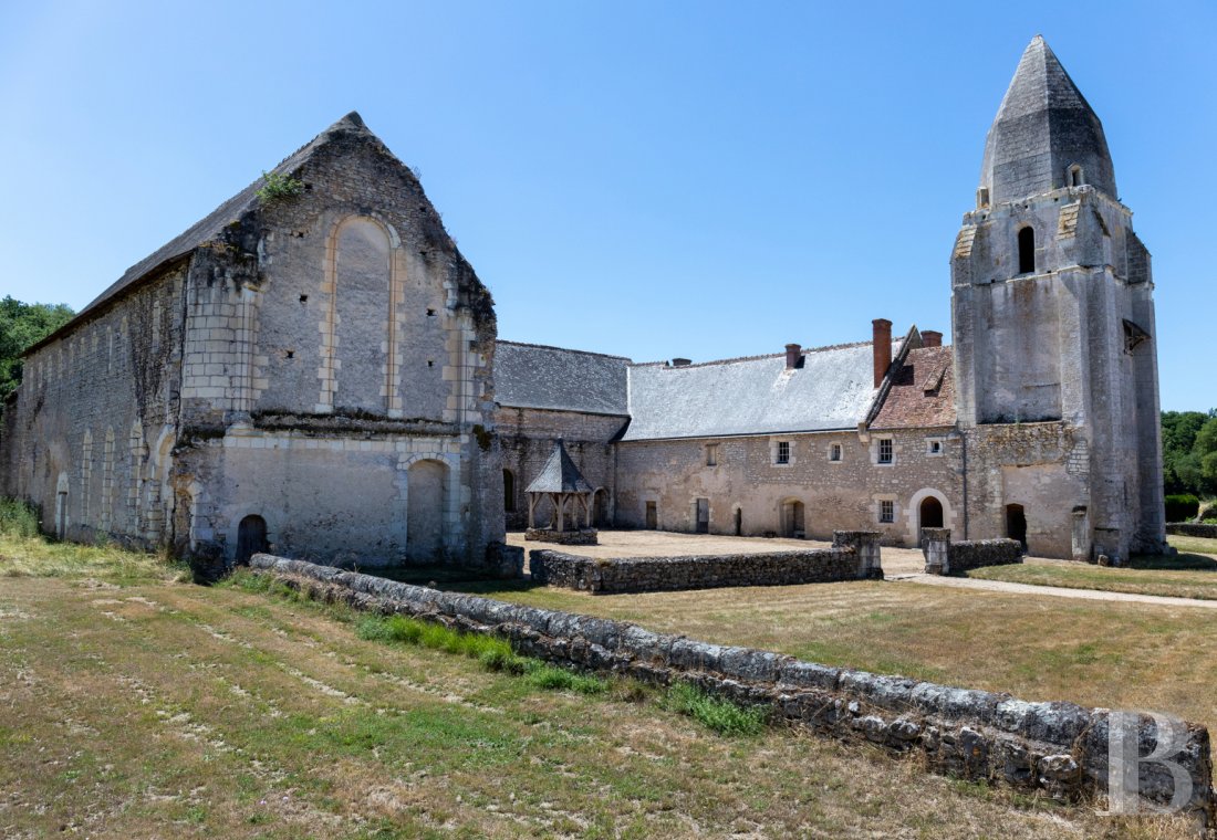 An almost entirely preserved former 12th-century priory in Azay-sur-Cher, near Tours - photo  n°38