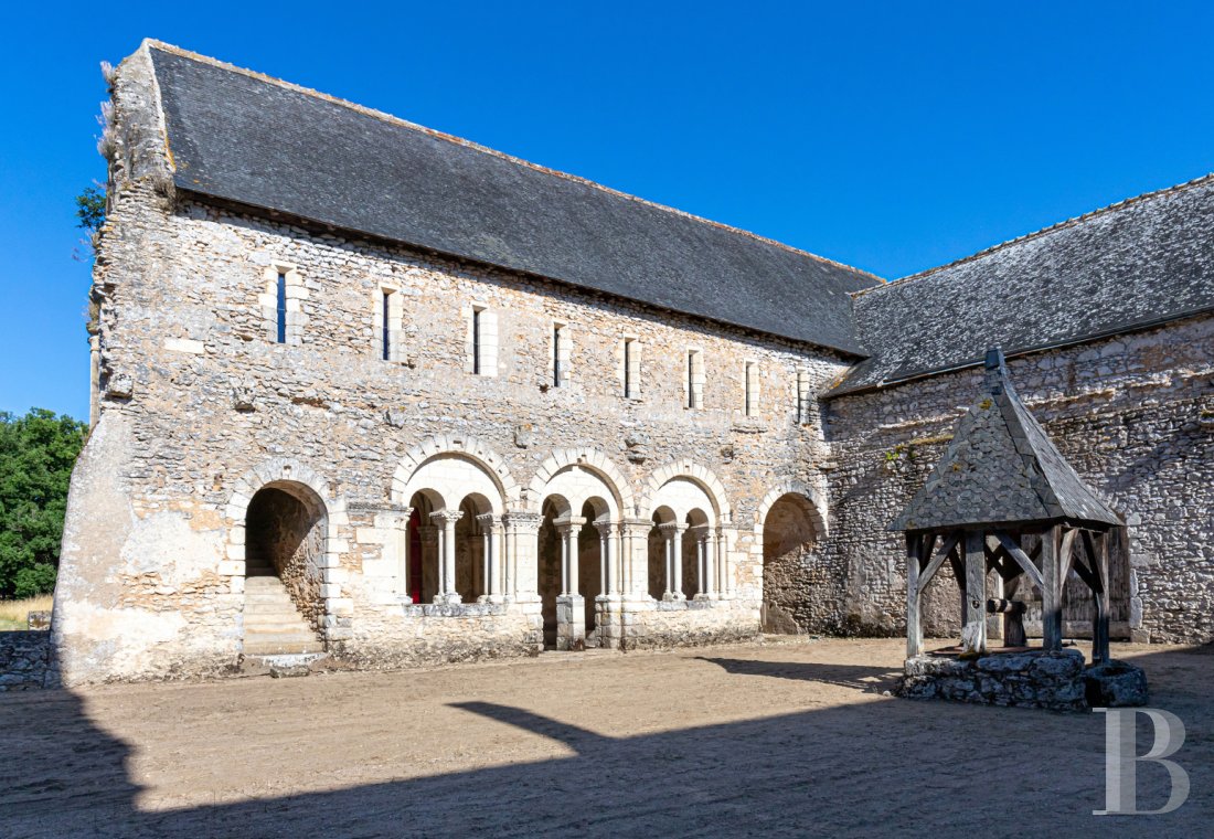 An almost entirely preserved former 12th-century priory in Azay-sur-Cher, near Tours - photo  n°4
