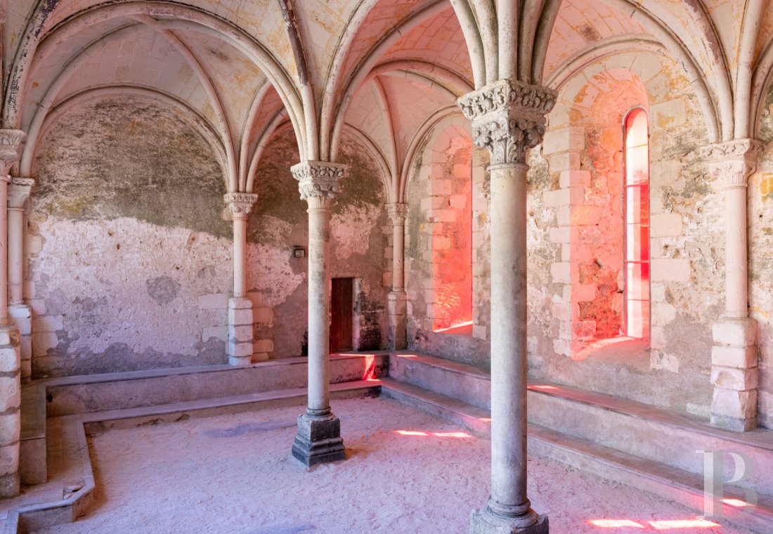 An almost entirely preserved former 12th-century priory in Azay-sur-Cher, near Tours - photo  n°29