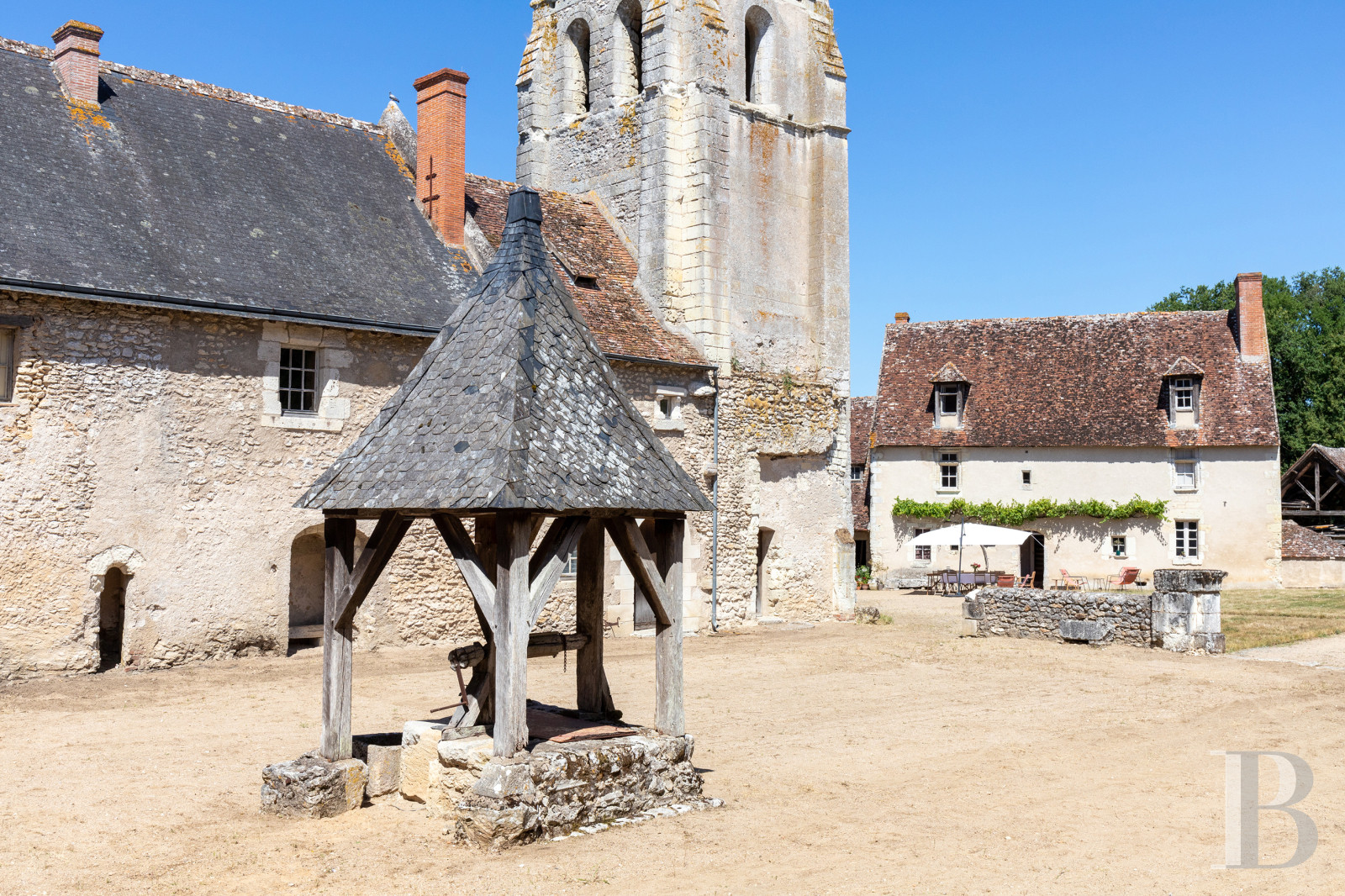 An almost entirely preserved former 12th-century priory in Azay-sur-Cher, near Tours - photo  n°9