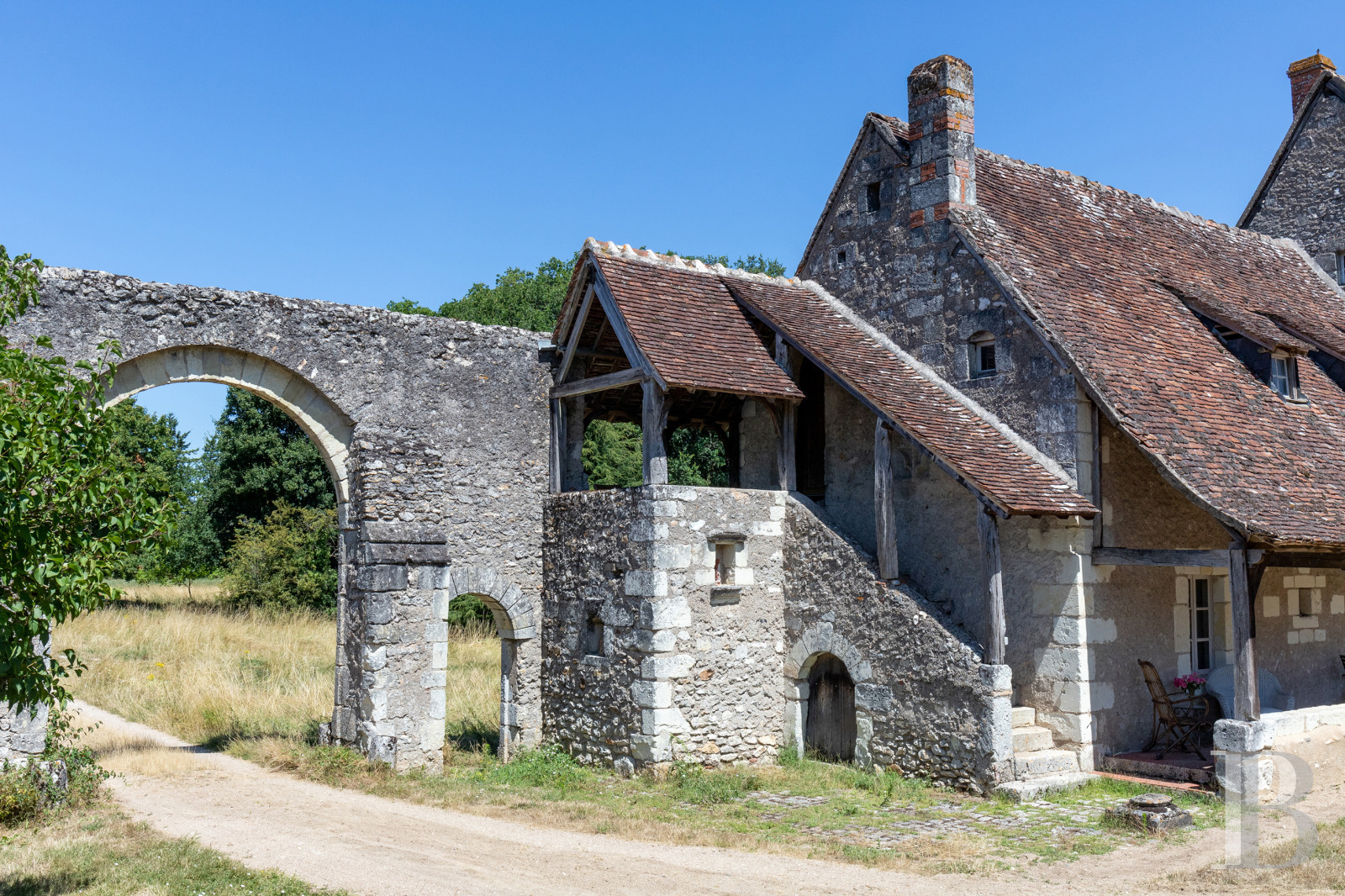 An almost entirely preserved former 12th-century priory in Azay-sur-Cher, near Tours - photo  n°5