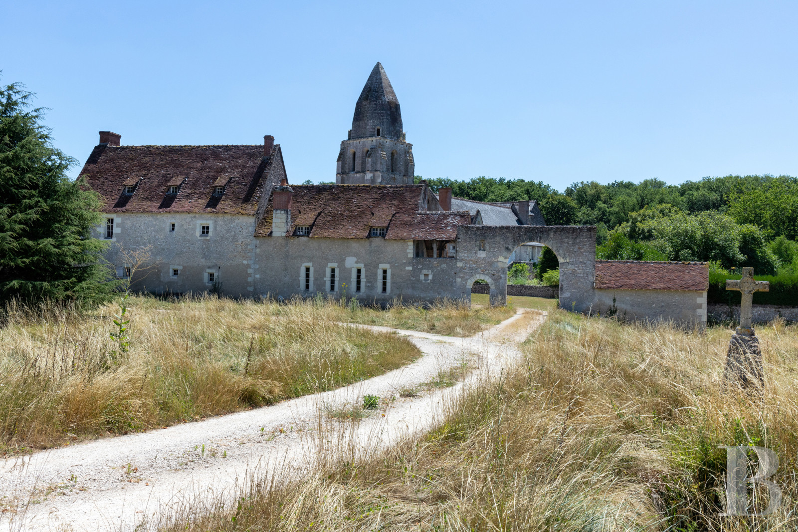 An almost entirely preserved former 12th-century priory in Azay-sur-Cher, near Tours - photo  n°42