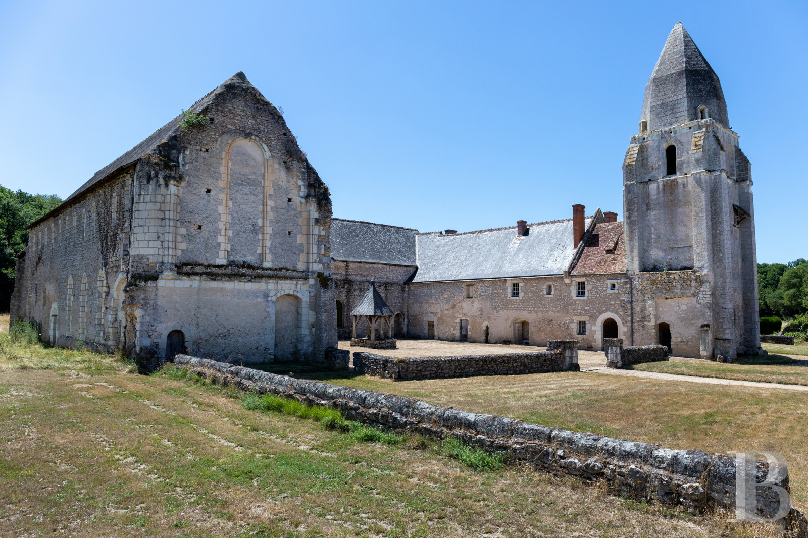 An almost entirely preserved former 12th-century priory in Azay-sur-Cher, near Tours - photo  n°38