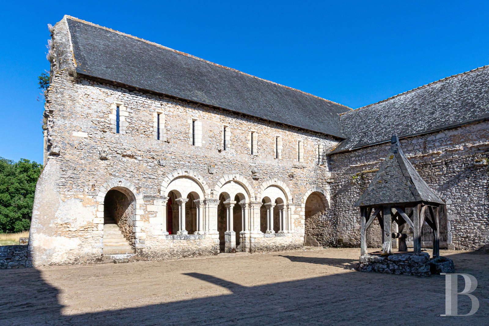 An almost entirely preserved former 12th-century priory in Azay-sur-Cher, near Tours - photo  n°4