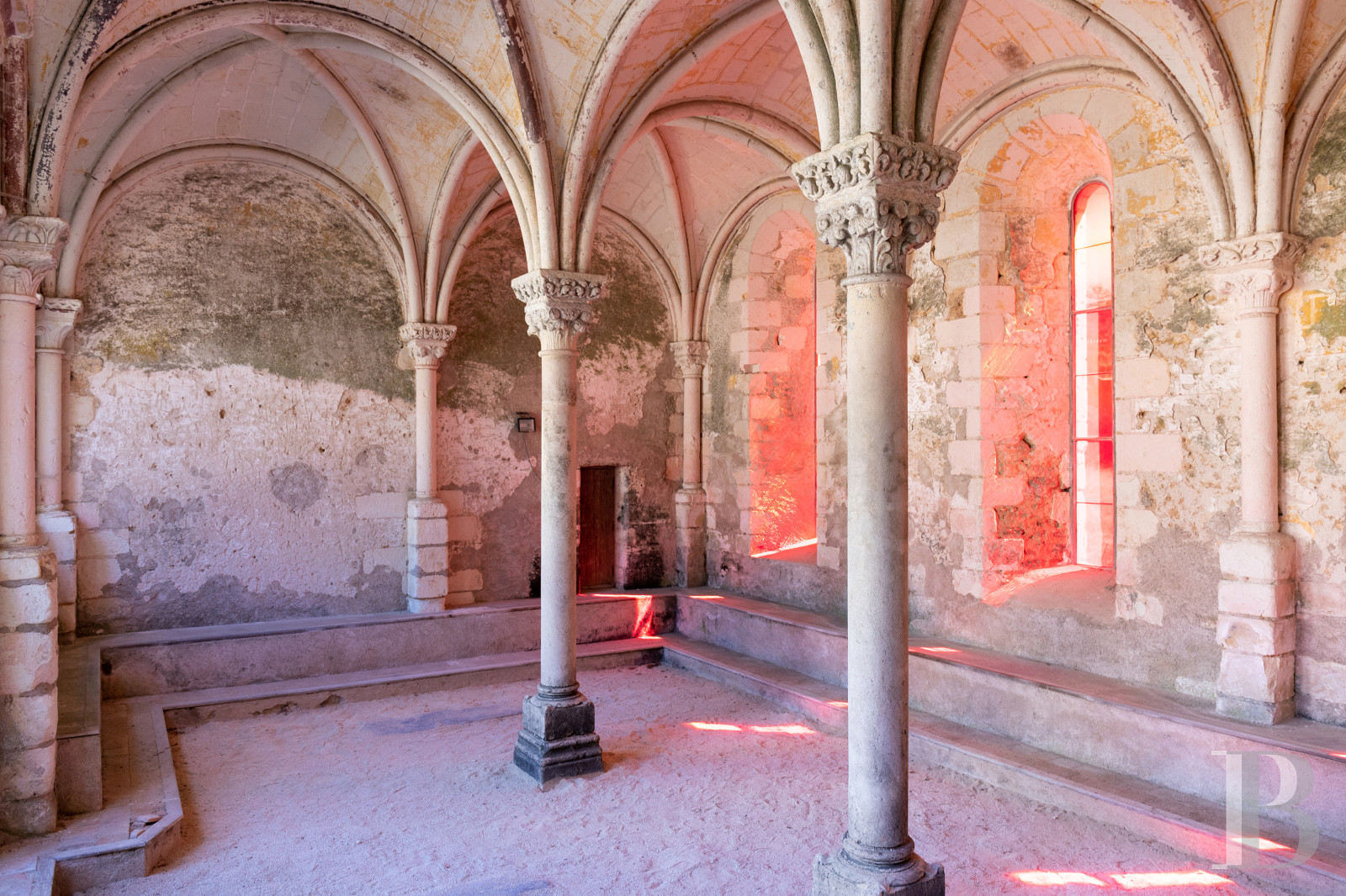 An almost entirely preserved former 12th-century priory in Azay-sur-Cher, near Tours - photo  n°29