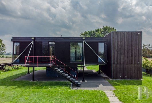 nord-pas-de-calais - À 10 km au sud-est de Lille, la maison Sterckeman de l'architecte Paul Chemetov, au milieu d'un jardin arboré et entouré de pâtures