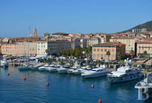 A bright flat with a wide view of the gulf in the historic centre of Ajaccio, in Corsica - photo  n°9