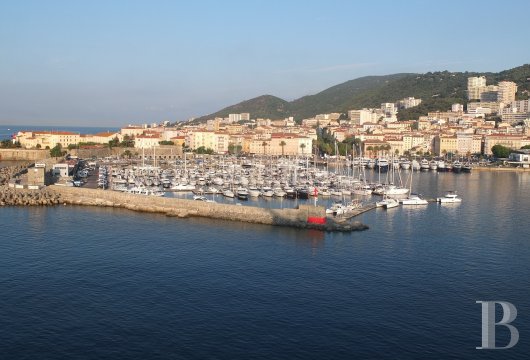 A bright flat with a wide view of the gulf in the historic centre of Ajaccio, in Corsica - photo  n°10