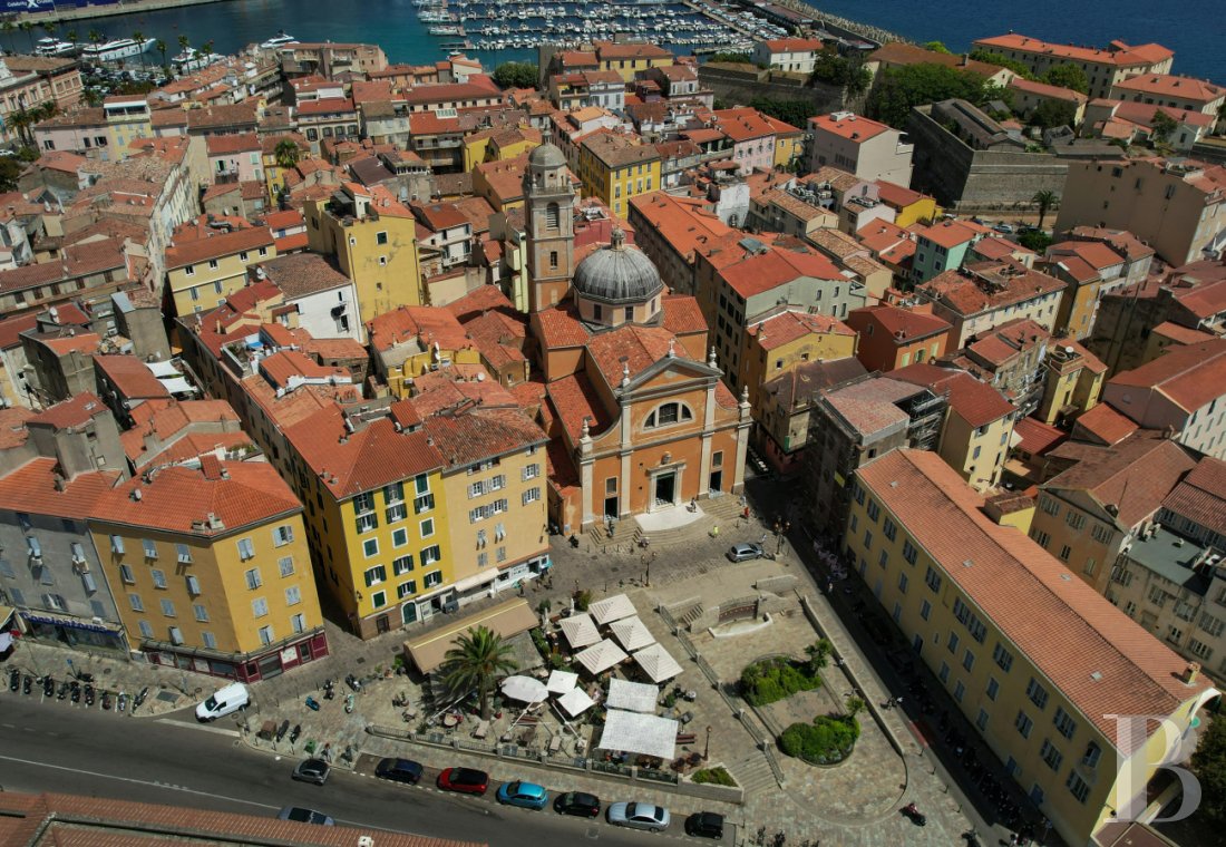 A bright flat with a wide view of the gulf in the historic centre of Ajaccio, in Corsica - photo  n°11