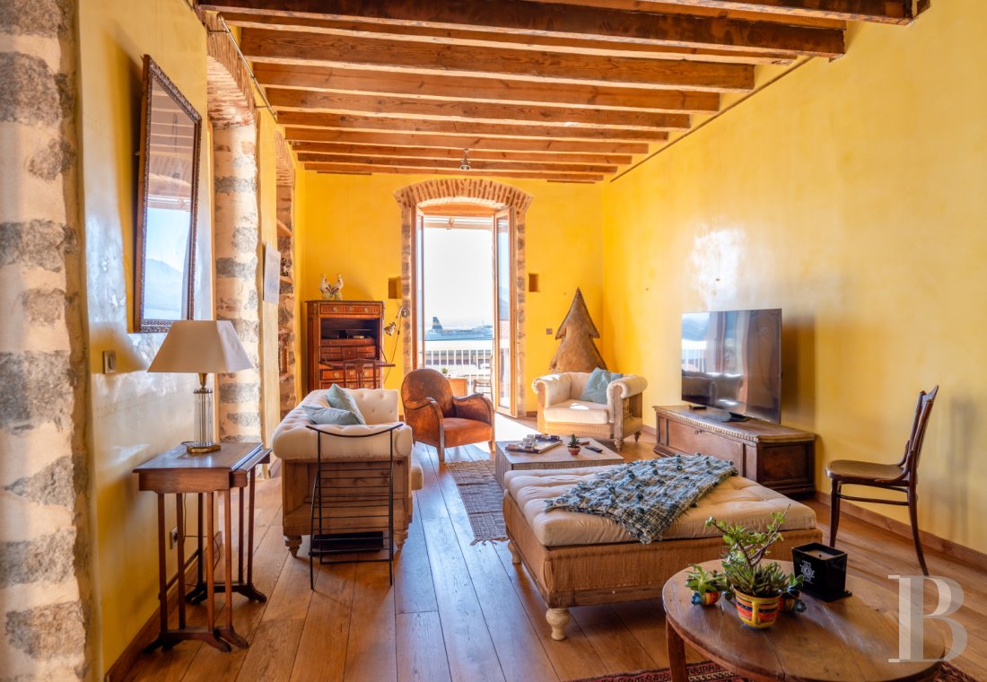 A bright flat with a wide view of the gulf in the historic centre of Ajaccio, in Corsica - photo  n°2