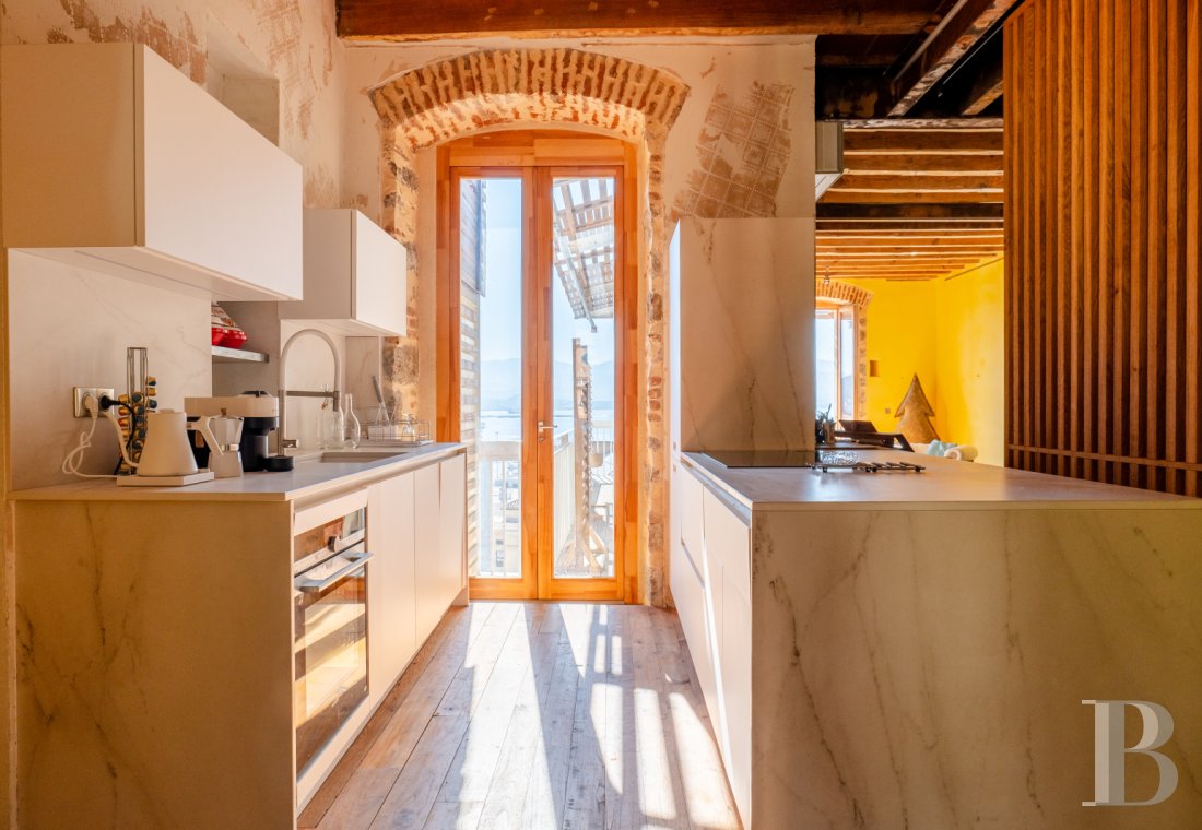 A bright flat with a wide view of the gulf in the historic centre of Ajaccio, in Corsica - photo  n°5