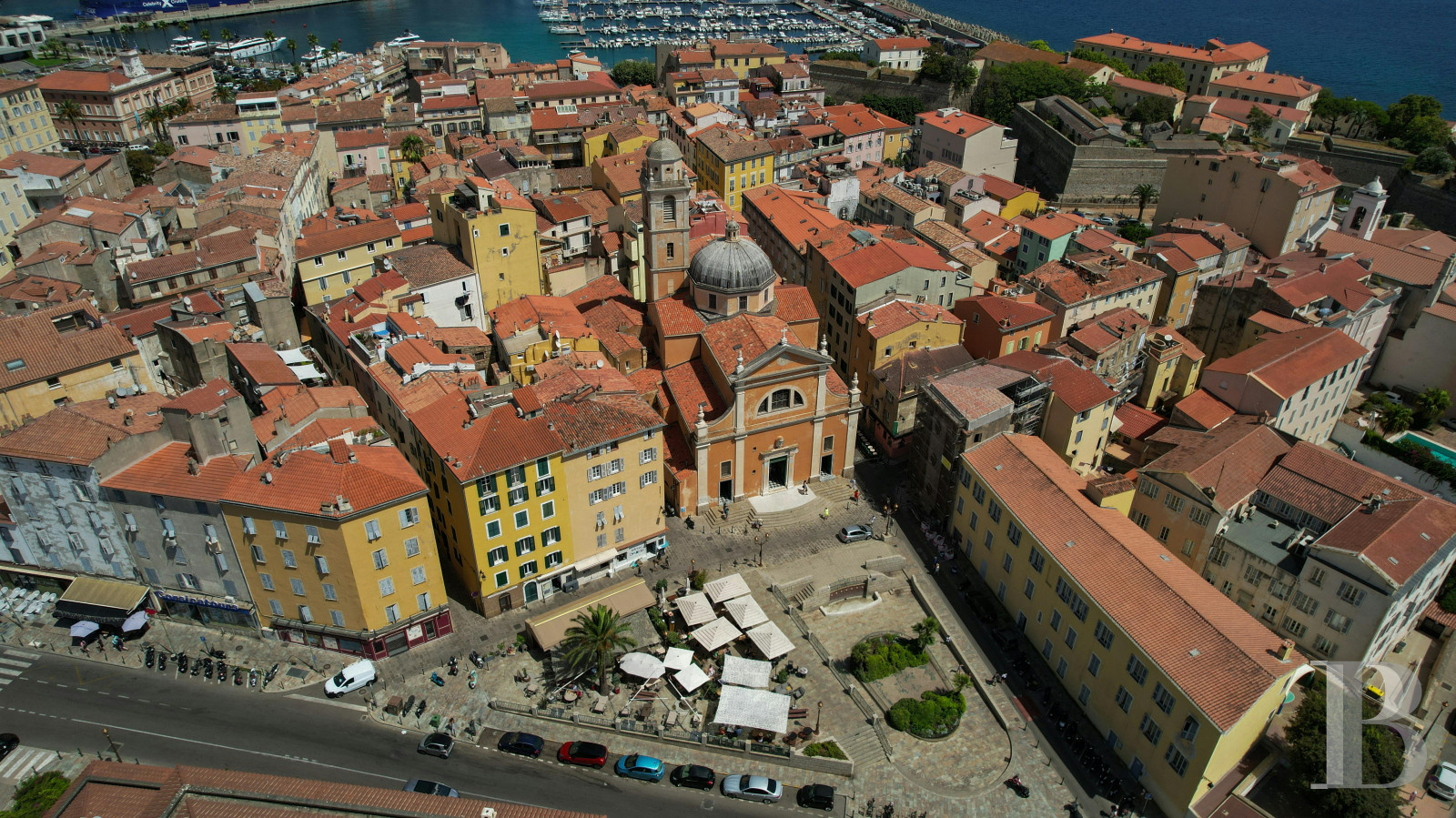 En Corse, dans le centre historique d’Ajaccio, un appartement lumineux avec une large vue sur le golfe - photo  n°11