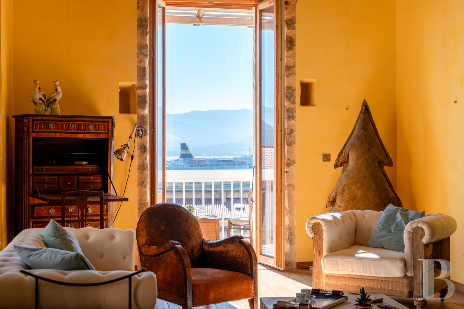 En Corse, dans le centre historique d’Ajaccio, un appartement lumineux avec une large vue sur le golfe - photo  n°4
