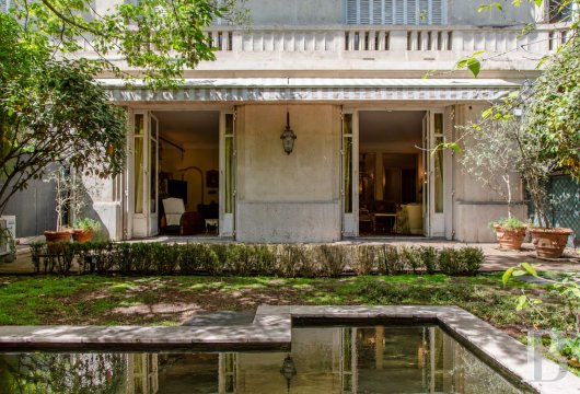 Dans un immeuble Art déco de l’avenue Henri-Martin, un appartement de réception de 270 m² et son jardin 