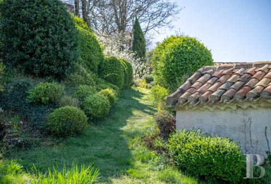 character properties France midi pyrenees   - 13