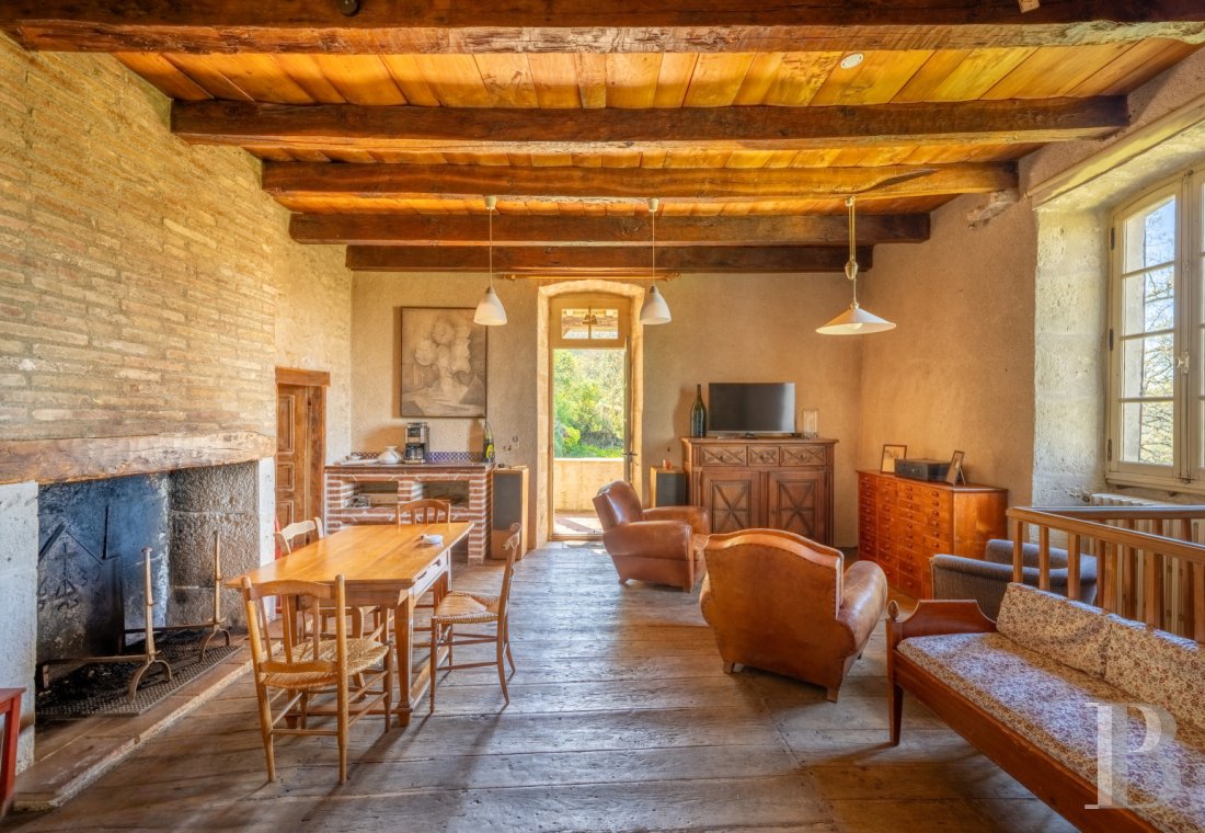 character properties France midi pyrenees   - 5