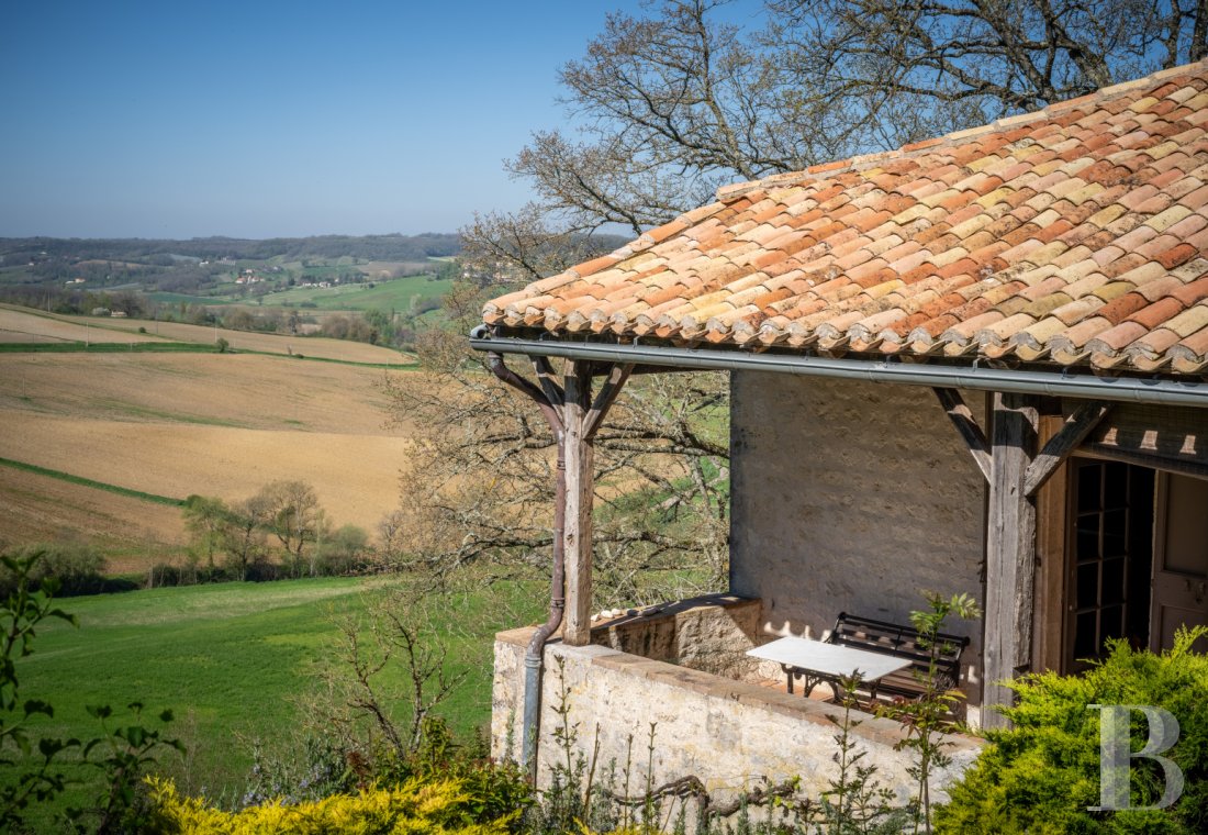 character properties France midi pyrenees   - 11
