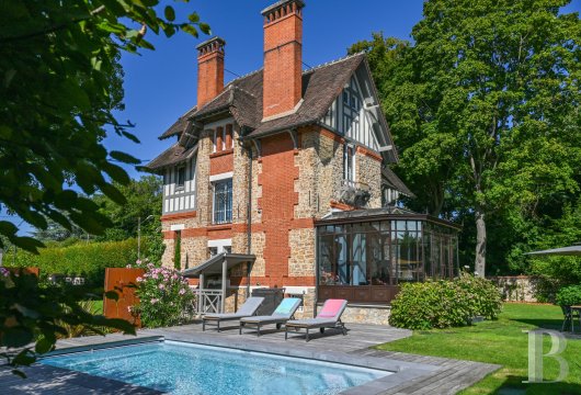 ile-de-france - Une élégante demeure anglo-normande de 1900 entièrement rénovée, avec sa piscine et son jardin, à 30 min de Paris 