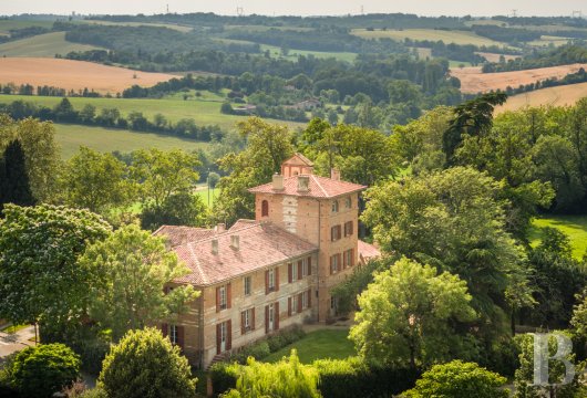 midi-pyrenees - An 18th-century dwelling, its outbuildings and 1.2-hectare grounds 20 kilometres east of Toulouse, surrounded by the rolling topography of the Pays de Cocagne