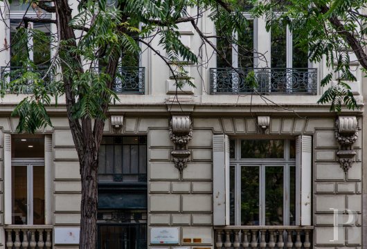 paris - Au cœur du 17e arrondissement, un hôtel particulier en pleine propriété, de plus de 500 m², avec commercialité 
