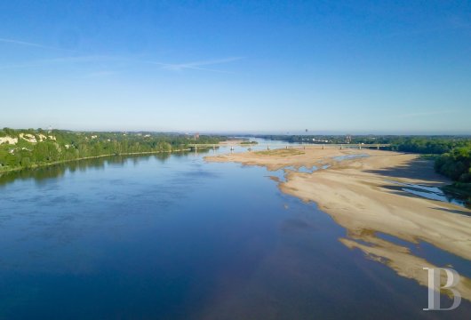 pays-de-loire - A former boatman’s house facing the River Loire, nestled in a  historical riverside village near the charming town of Saumur