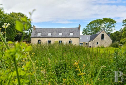brittany - Renovated farmyard buildings on one hectare of land with an    ornamental pond, five kilometres from the Brittany coastline and its beaches