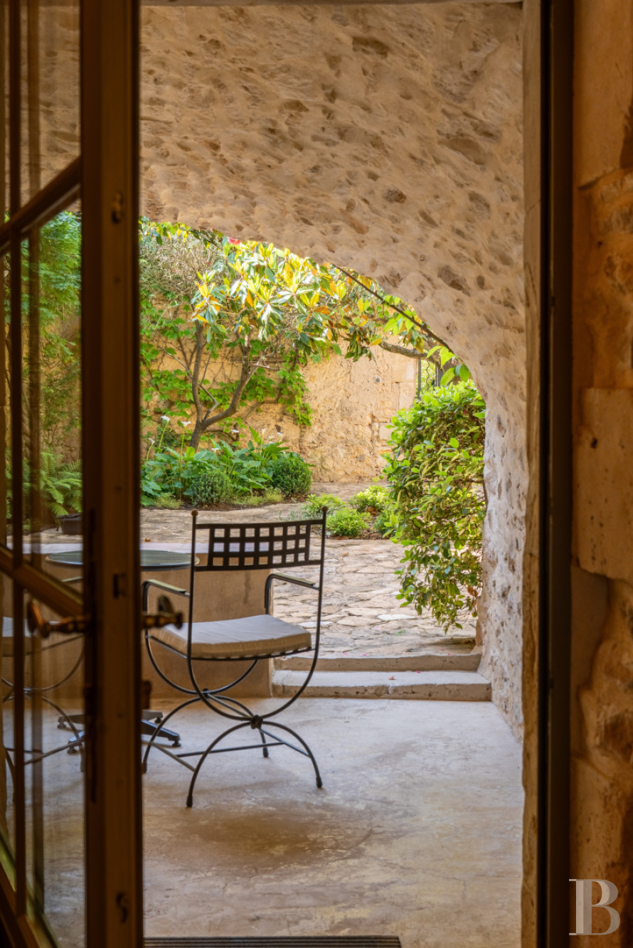 À Sabran, dans le Gard, un mas de la fin du 18e siècle entre vignes et sous-bois - photo  n°35