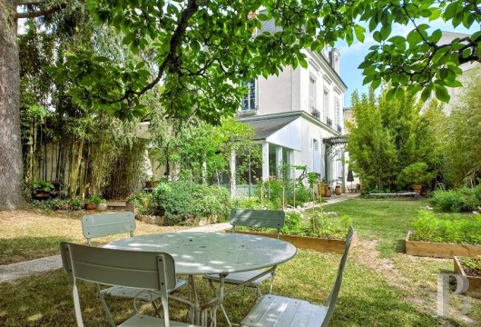 centre-val-de-loire - Aux portes de Tours, proche des ponts Napoléon et Wilson, une maison bourgeoise du 19e s. et son jardin de 600 m²
