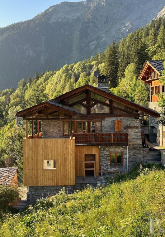 A large traditional, carefully renovated chalet in a hamlet in the Tarentaise valley in Savoie - photo  n°2