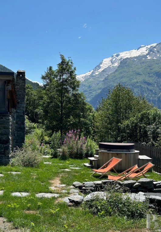 A large traditional, carefully renovated chalet in a hamlet in the Tarentaise valley in Savoie - photo  n°3