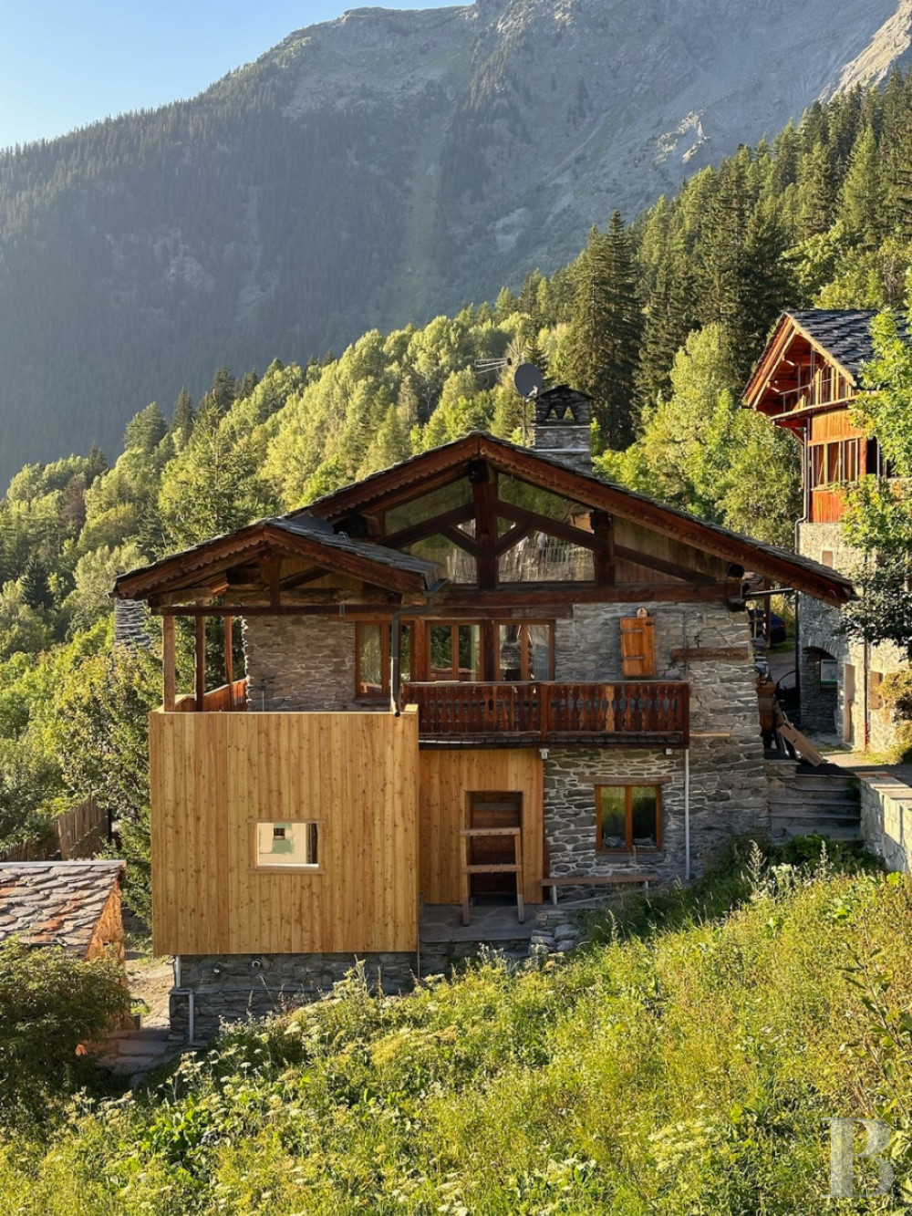 A large traditional, carefully renovated chalet in a hamlet in the Tarentaise valley in Savoie - photo  n°2