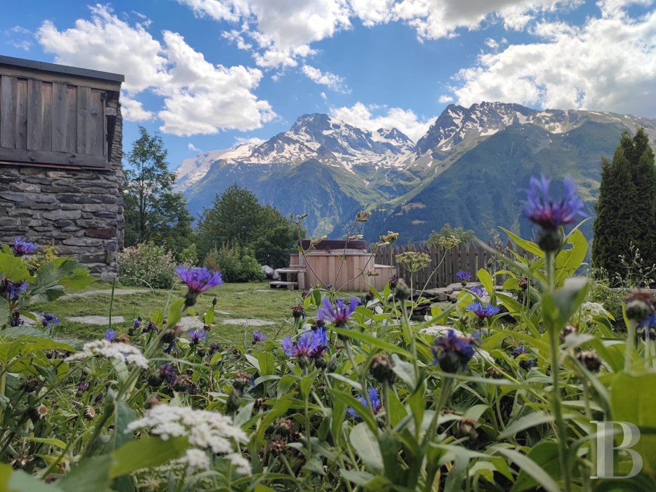 A large traditional, carefully renovated chalet in a hamlet in the Tarentaise valley in Savoie - photo  n°1