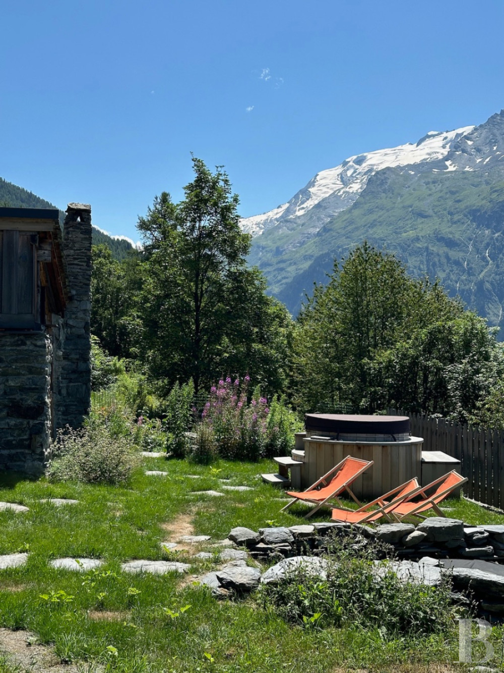 A large traditional, carefully renovated chalet in a hamlet in the Tarentaise valley in Savoie - photo  n°3