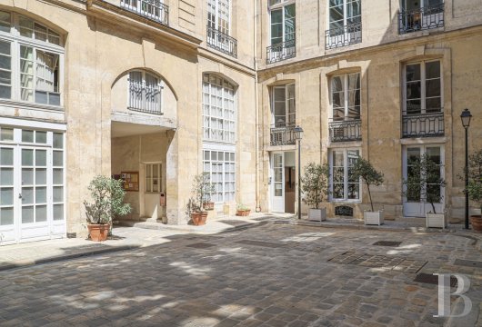 paris - Au cœur du 1er arrondissement, dans un prestigieux hôtel particulier du 17e s. un appartement de 100 m², au 3e étage